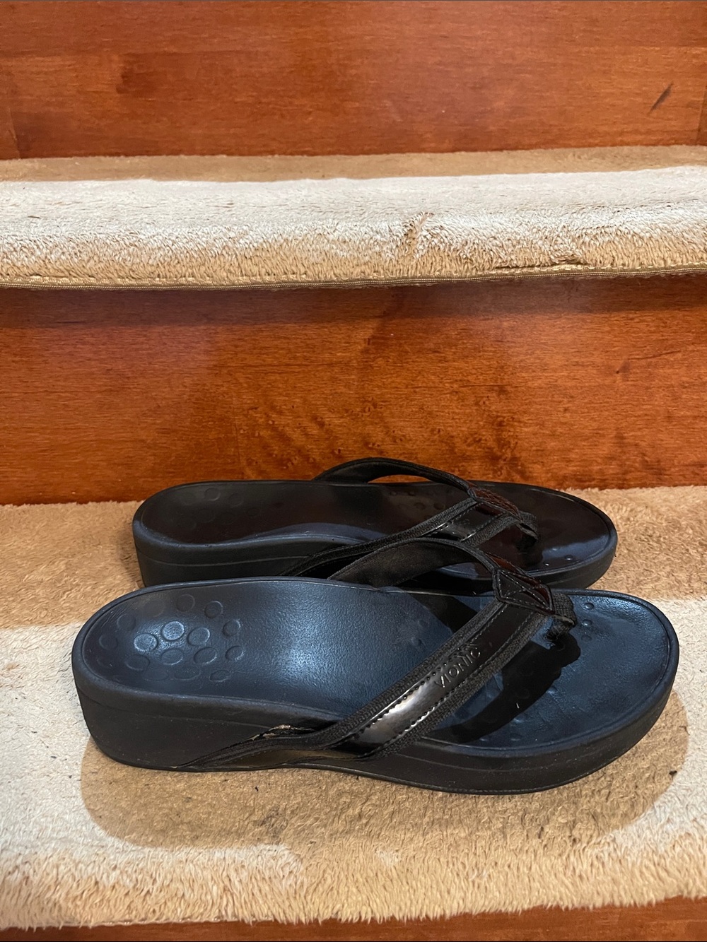 Vionic Black Platform Thong Sandals Size 7 Like New Condition